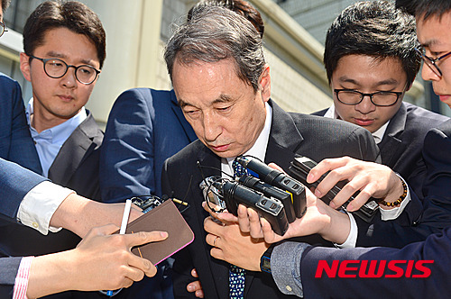 '가습기 살균제 사망 사건' 신현우 전 대표 '징역 20년' 구형
