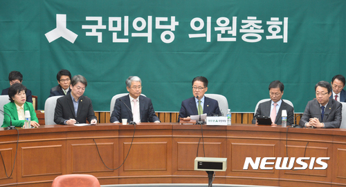 국민의당, 의원 전원 사퇴서…박 대통령 탄핵안 부결시 총 사퇴