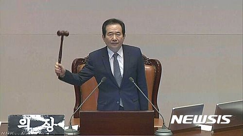 일본 언론, 박 대통령 탄핵안 가결 긴급 보도…"정국혼란 장기화" 관심