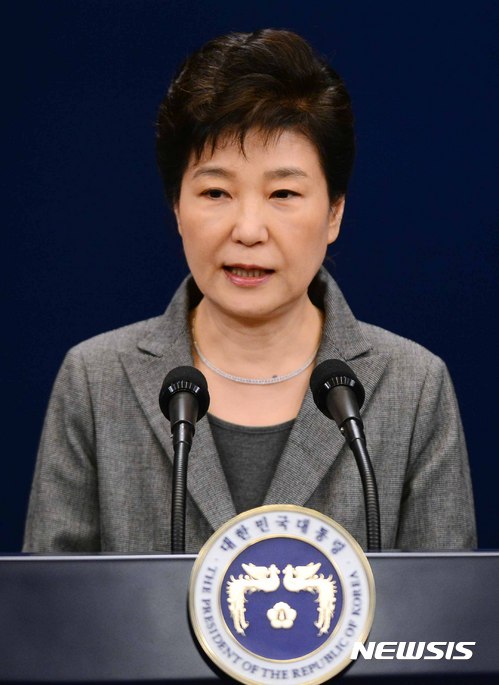 박 대통령, '하야는 없다'…헌재·특검 승부 '올인'