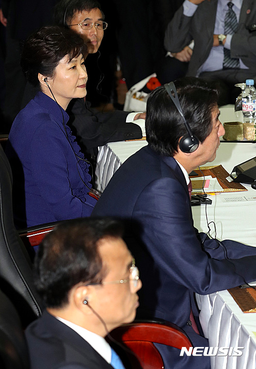 일본, 한중일 정상회의 내년으로 연기 방침…"박 대통령 탄핵 가결로"