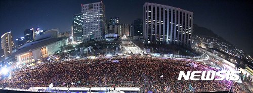 법원 "주말 촛불집회, 헌재 앞 100m 안국역까지 행진 허용"