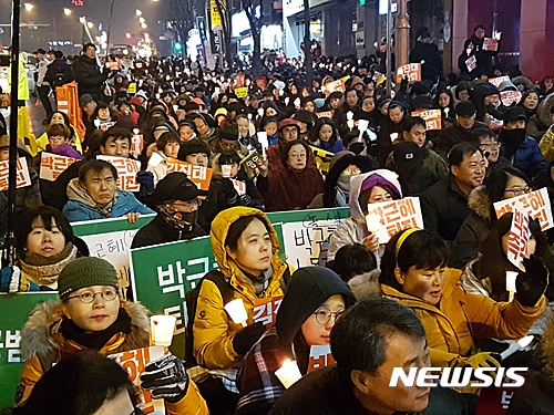 '촛불 꺼진다' 김진태…"우리도 100만 집회 가능"