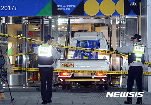 경찰, 트럭 몰고 JTBC에 돌진한 40대에 구속영장