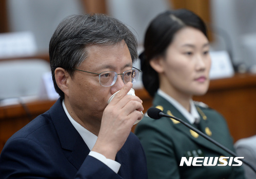 우병우 "박 대통령 독대 횟수 밝히기 곤란...답변않겠다"
