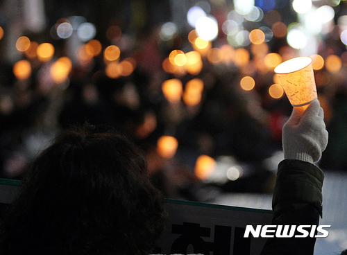 '성탄 전야'에도 대규모 촛불…100만 집회 재연되나