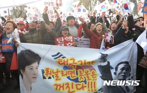 박사모 등 탄핵 반대 단체, 내일 '야광 태극기' 맞불집회