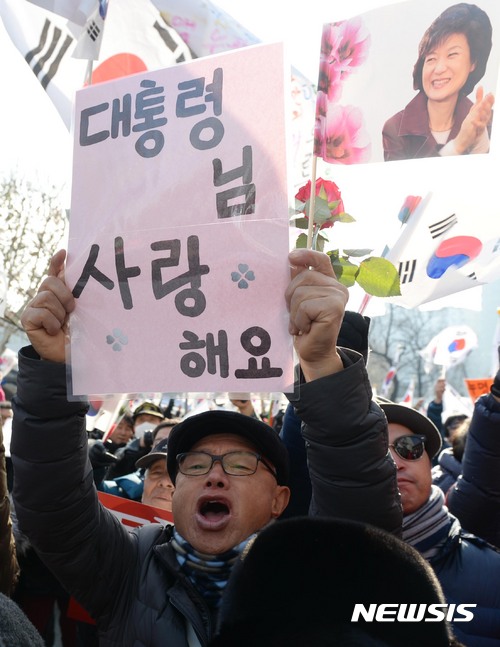 박사모 등 탄핵 반대 단체, 내일 '야광 태극기' 맞불집회