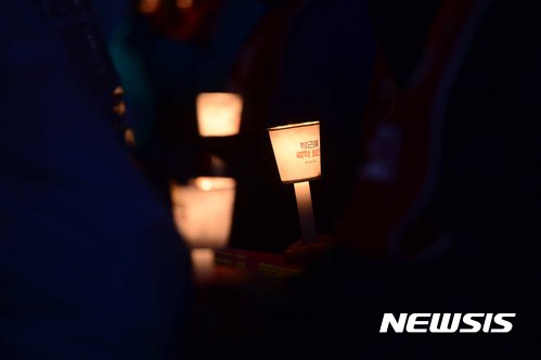 촛불-맞불 성탄전야 '세대결'…경찰, 1만4700여명 투입
