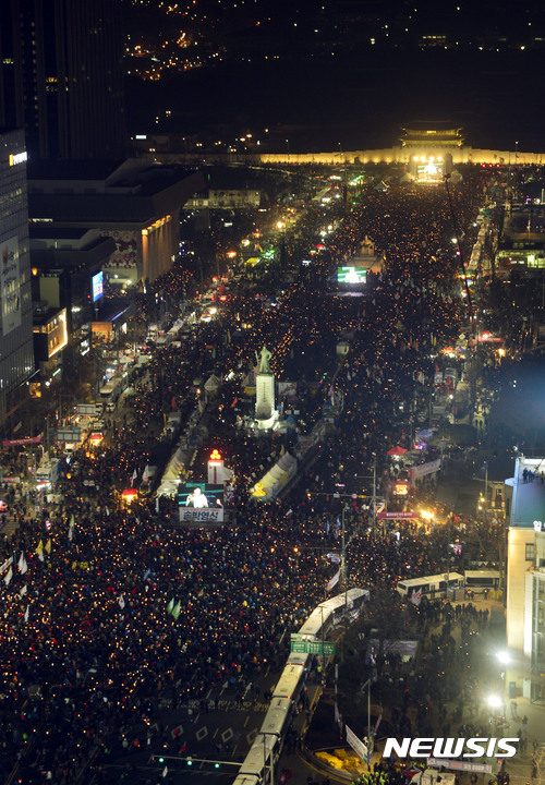 새해 첫 촛불은 세월호 1000일 추모…보수단체, 맞불집회