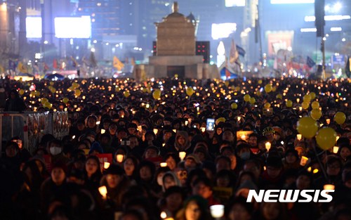 퇴진행동 "경찰, 촛불집회 인원 축소 악의적…고소할 것"