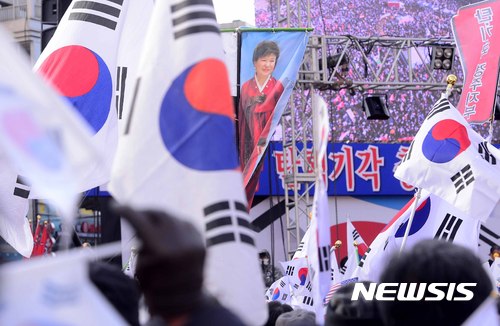 '대통령 탄핵반대' 태극기 집회 총동원령…"이젠 죽기살기"