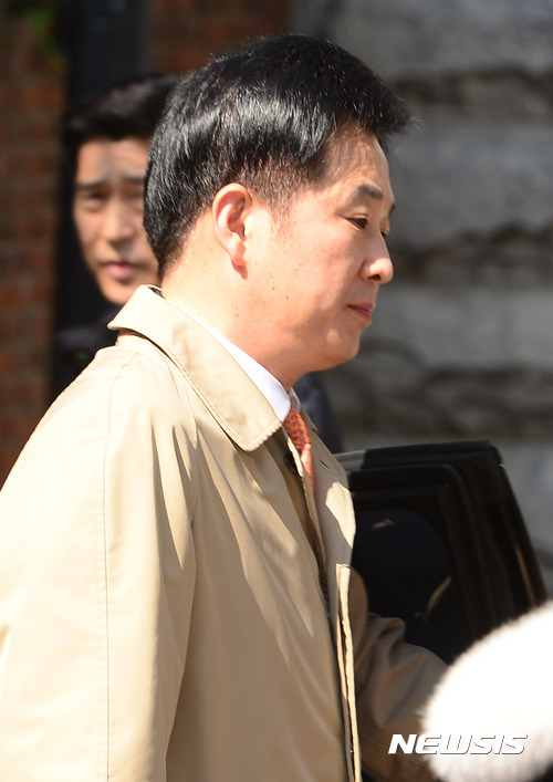 유영하 변호사, 박 전 대통령 사저 방문…검찰 소환 대비