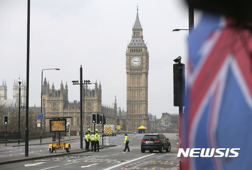 IS "런던 테러 우리 소행"…영국 총리 "굴복 않겠다"