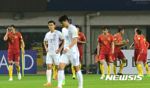 중국에 패한 한국 축구대표팀…월드컵 진출도 '첩첩산중'