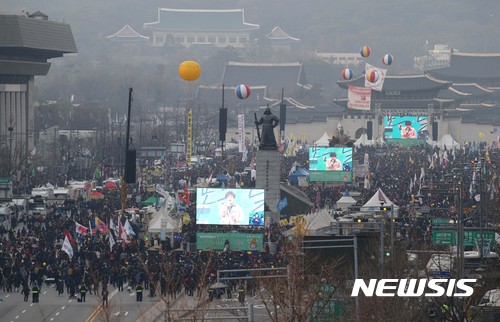 '박 전 대통령 신병처리' 주말 집회…"구속" vs "파면 무효"