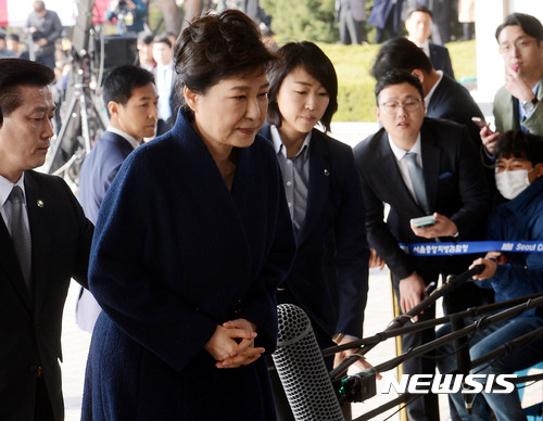 퇴진행동, 검찰에 박 전 대통령 구속수사 '법률의견서' 제출