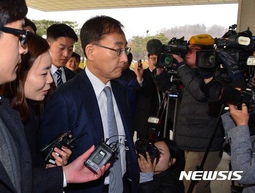 박 전 대통령 구속영장 청구 질문에 검찰총장 묵묵부답