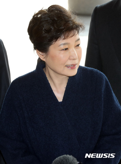 '피의자 박근혜' 구속 가능성 있나…"범죄소명에 달렸다"