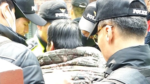 삼성동 자택 앞 기자에 '벽돌위협' 남성 연행…알몸남 또 출몰