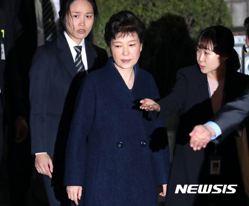 법원, 박근혜 영장 배경은…"뇌물 사건 몸통, 구속 불가피"