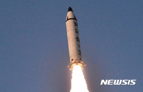 북한, 탄도미사일 1발 발사…미국 "북극성 2형 평가"
