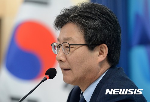유승민 "북핵 대응 강화·사드 추가 도입"…안보공약 발표