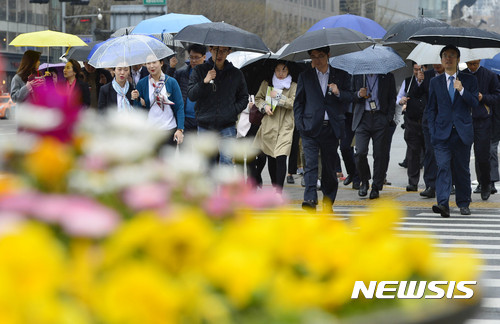 "내일 우산 챙기세요"…중·남부 미세먼지 씻는 봄비