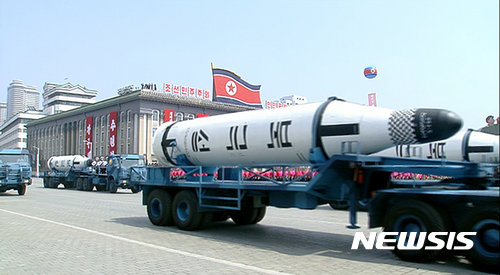 북한 '김일성생일' 대규모 열병식…무력 과시