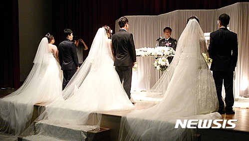 서울시민 10명 중 3명 "결혼 반드시 안해도 된다"