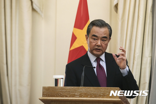 왕이 中 외교부장 "북한 관련 군 사용 더 큰 재앙으로 이어질 것"