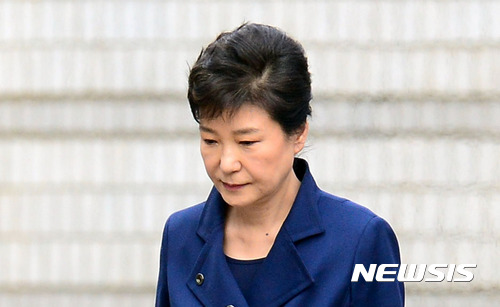박근혜, 23일부터 뇌물죄 재판 나온다…최순실과 법정 조우