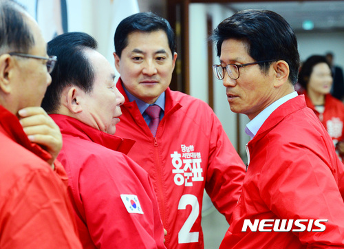 한국당, SBS 항의 방문…홍 '뉴스 폐지' 발언 해명엔 '진땀'