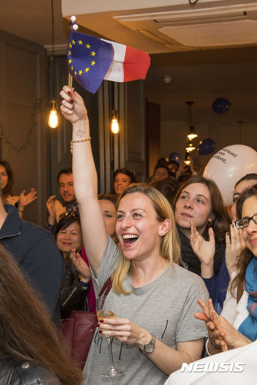 "프랑스 만세!(Vive La France!)"…각국 정상들 마크롱 당선 축하