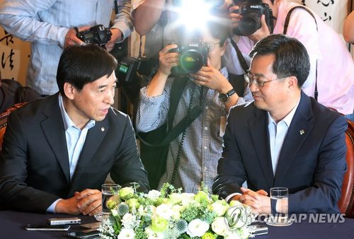 김동연 "한은 정말 중요한 기관"…이주열 "정책대안 제시하겠다"