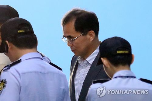 김종-김기춘 설전…"'정윤회와 처 잘있냐' 물어" vs "착각"