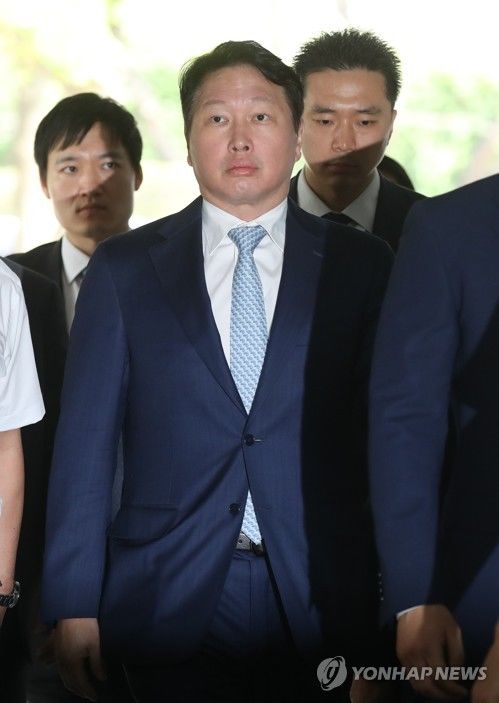 SK 최태원 회장, 박근혜 전 대통령 재판 증인 출석