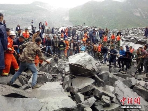 중국 쓰촨성 새벽 산사태로 140명 이상 매몰