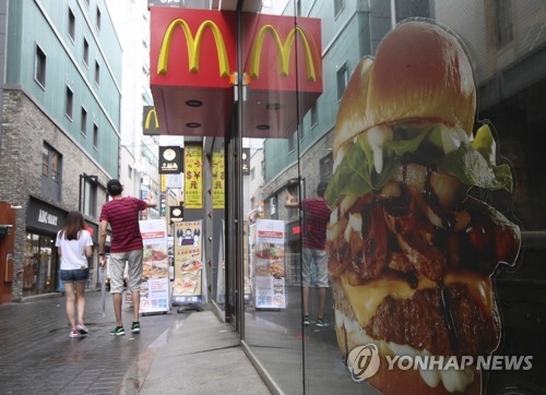 맥도날드 근무자들 "패티 덜 익을 수 있다"…회사 해명 반박