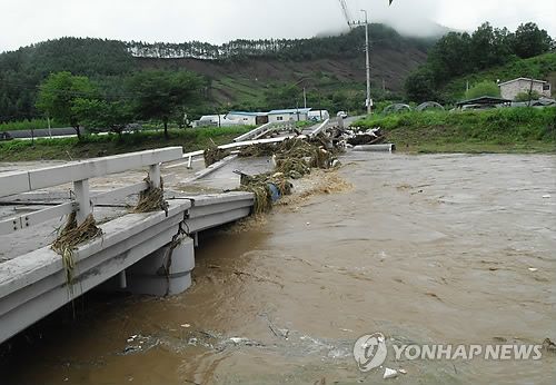 안전처 "중부 폭우로 사망·실종 6명"…주택 680여채 잠겨