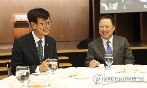 김상조 "최저임금 정부보전엔 한계…마중물 차원의 접근"
