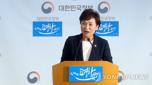 김현미 국토부 장관 "다주택자는 불편해질 것…파는 게 좋겠다"