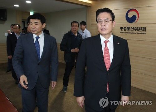 한국당, 방통위 항의방문…"방송사 파업 개입 말라" 
