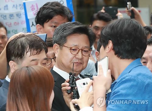 '부당노동행위 혐의' 김장겸 MBC 사장, 고용부 출석