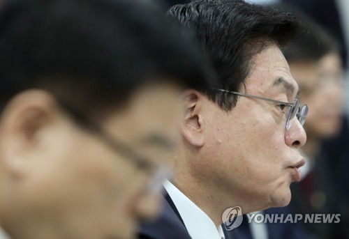 한국당, '노 전 대통령 뇌물수수 의혹' 특검카드 맞불