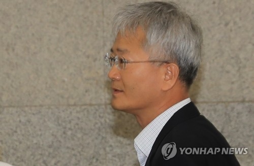 검찰 '댓글공작 의혹' 연제욱·옥도경 전 사이버사령관 소환
