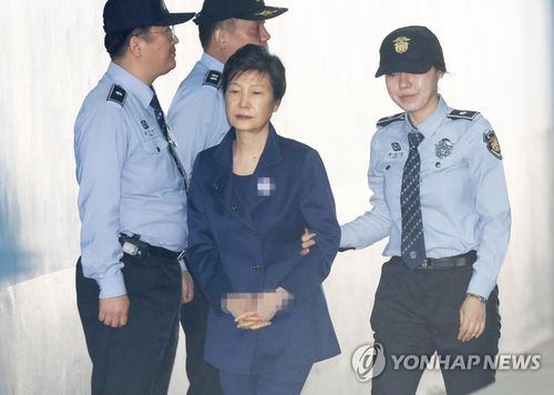 법원 "박근혜 구속 연장 여부, 오늘 재판 후 따로 밝힐 것"