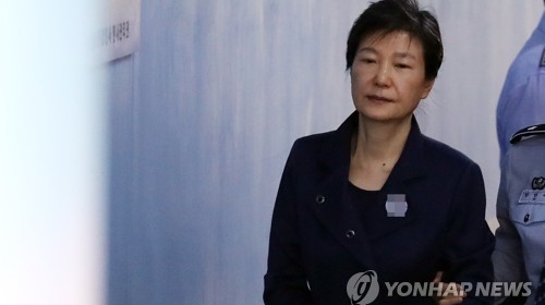 법원 "박근혜 국선변호인 선정할 것…준비되면 기일 지정"