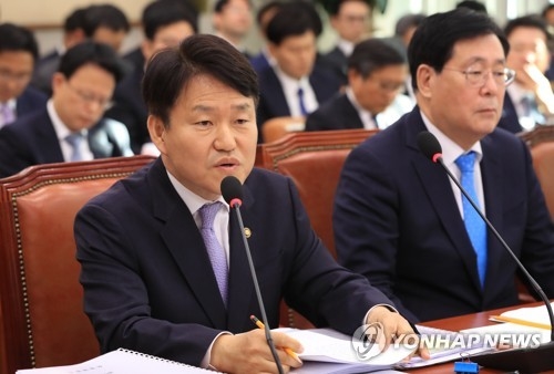 법무부, 국정원 댓글수사팀 교체 검토 시사…"대검과 협의"