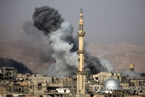 시리아군, 수도 인근 반군 거점 공습…민간인 23명 사망